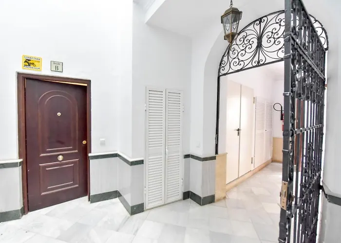 New! Modern Apartment In Central Neighborhood