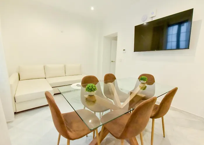 New! Modern Apartment In Central Neighborhood