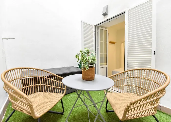 New! Modern Apartment In Central Neighborhood